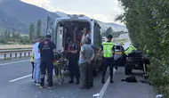 Tosya yolunda direksiyon hakimiyetini kaybeden sürücü bariyerlere çarptı
