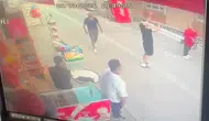Küçükçekmece'de mucize kurtuluş Yavru kedi 8'inci kattan şemsiyeye düştü