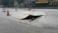Esenyurt’ta ana su hattı patladı Cadde göle döndü