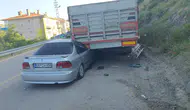 Beypazarı'nda park halindeki TIR'a çarpan otomobilde 4 kişi yaralandı