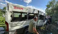 Burdur'da yolcu minibüsü tarlaya girdi