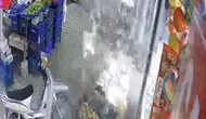 Manisa’da market önündeki şişe büyük gürültüyle patladı