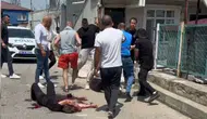 Kocaeli’de sokak ortasında vahşet Mahalleli saldırganı linç etmek istedi