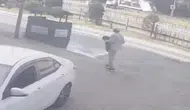 Sultangazi'de bir dükkana düzenlenen silahlı saldırı güvenlik kamerasında