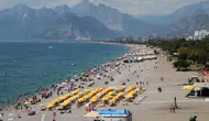 Antalya kavurucu sıcakla tanıştı sahiller dolup taştı