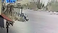 Sivas'ta dehşet anları İnşaat işçisi duraktaki vatandaşlara baltayla saldırdı