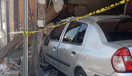 Bursa'da park halindeki araç yokuş aşağı eve daldı