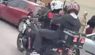 Kayseri polisi sınava geç kalan gençlerin imdadına yetişti