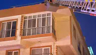 Lapseki’de gece yarısı apartman yangını 6 kişi hastaneye kaldırıldı