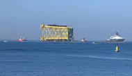 Boğaz trafiğini durduran dev geçiş
