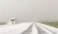 Karayolunda dolu ve fırtına etkili oldu