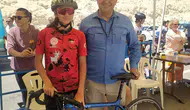Pedalları Aydın için çevirdi ve kürsüye çıktı