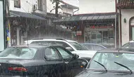 Bolu'da sağanak yağış trafiği kilitledi