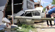 Denizli’de feci kaza Yaşlı çift otomobille duvara çarptı