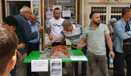 Gercüş’te Aziz Yıldırım sevinci Lokma dağıtarak kutladılar