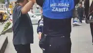 Kayseri'de zabıta memuru kaybolan çocuğu omzunda taşıyarak ailesine ulaştırdı