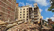 Afyonkarahisar’da otel yıkımı iş hanına zarar verdi