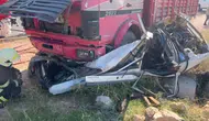 Viranşehir yolunda ağır kaza Kamyonun altına giren araçta can pazarı