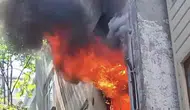Kağıthane'de ev yangını Derin dondurucu küle döndürdü