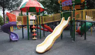 İncirliova’da parklar çocuklar için baştan aşağı yenileniyor