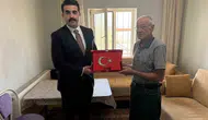 Tomarza Kaymakamı şehit babalarını evlerinde ziyaret etti