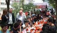 Kayserili gençler Koca Burger ile belediye başkanını ağırladı