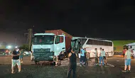 Hatay’da işçi servisi ve tır çarpıştı