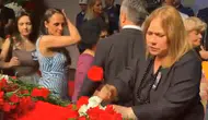 Kadir İnanır'a veda eden Jülide Kural tabutu bırakmak istemedi