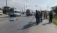 Silifke yolunda motosiklete çarpan otomobil bir aileyi yıktı