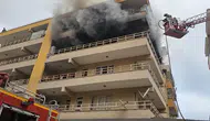 İskenderun’da bir apartman dairesi küle döndü