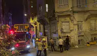 Beyoğlu’nda gece yarısı korkutan çökme