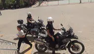Cizre'de sınav telaşı yaşayan öğrencileri polis motosikletlerle yetiştirdi