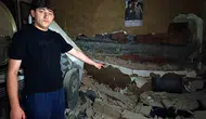 Afyonkarahisar’da yıkım sırasında yan binanın duvarları çöktü