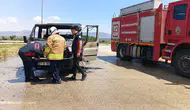 Hassa yolunda seyir halindeki minibüs alevlere teslim oldu