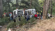 İzmir'de tarım işçilerini taşıyan minibüs devrildi