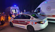 Düzce'de kaza yerinde kurtarma çalışması sürerken düğün eğlencesi kesilmedi