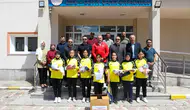 Sivaslı öğrencilere spor malzemesi desteği ulaştı