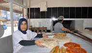 Reyhanlılı anne oğluna dükkan açtı kendi fırıncı oldu