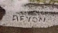 Afyon’da dolu yağışı yolları kışa çevirdi