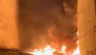 Esenler'de gece yarısı paniği Depodaki alevler binalara sıçradı