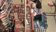 Kuşadası'nda markete giren çocuklar 100 bin liralık vurgun yaptı