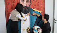 Mühendis çift halıyı tuvale dönüştürdü