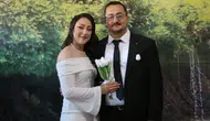 Yüksekovalı öğretmen çift nikah masasını okul bahçesine taşıdı