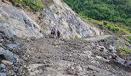 Osmaniye’de heyelan köy yolunu yuttu