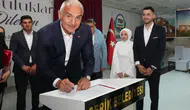 Bakan Ersoy Antalya ziyaretinde nikah masasına oturdu