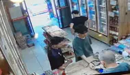 Düşürülen kredi kartıyla alışveriş keyfi kameraya yakalandı