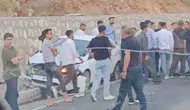 Siirt’te düğün konvoyu kazası Araç kaldırıma uçtu