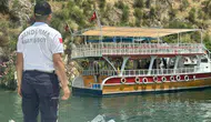 Halfeti sularında motoru arızalanan teknedeki yolculara jandarma yetişti