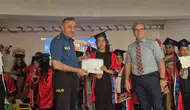 Tekirdağ'da karne günü polis ve öğrenciler bir araya geldi