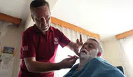 Denizli'de yaşlı ve hastaların imdadına belediye ekipleri yetişiyor